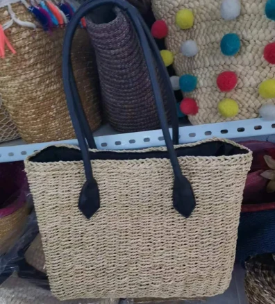 Qog'oz qo'li to'qilgan kvadrat ayollar sumkasi