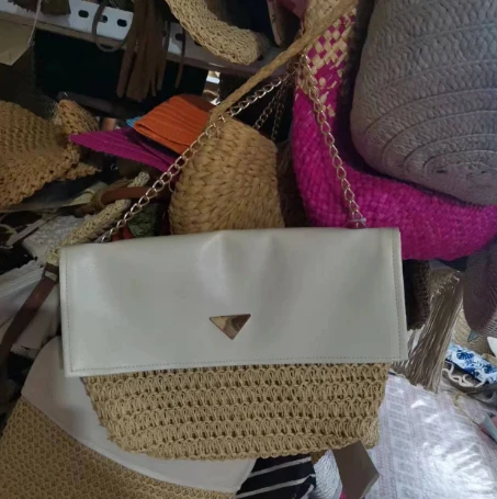 Katta o'lchamdagi qo'lmada ayollar plyaj sumkasi