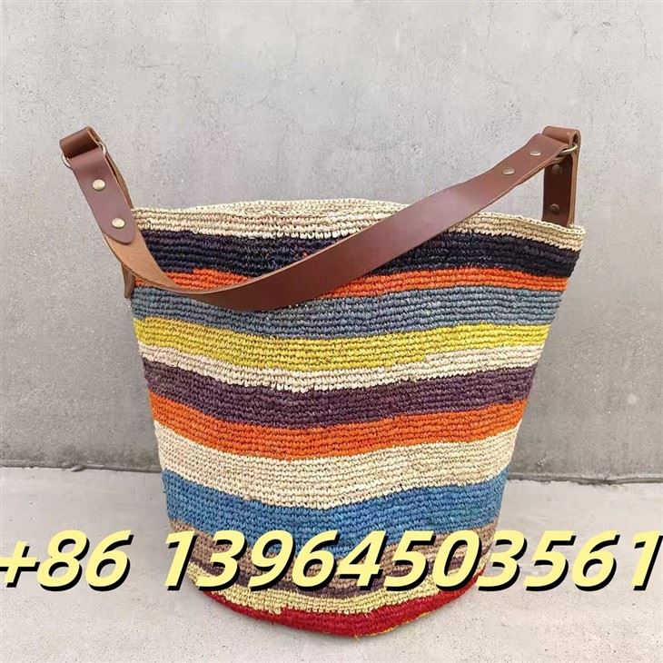 Rangli raffiya ayol qoziq