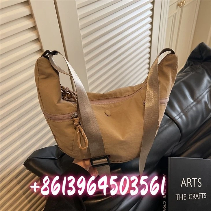 Man Nylon elkama sumkasi