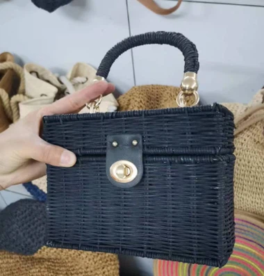 Tabiiy rattan qora o'ralgan sumka