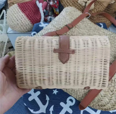 Kichik rattan qo'lda to'qilgan kechki sumka