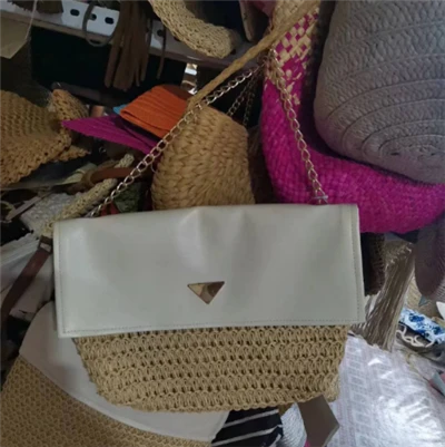 Katta o'lchamdagi qo'lmada ayollar plyaj sumkasi